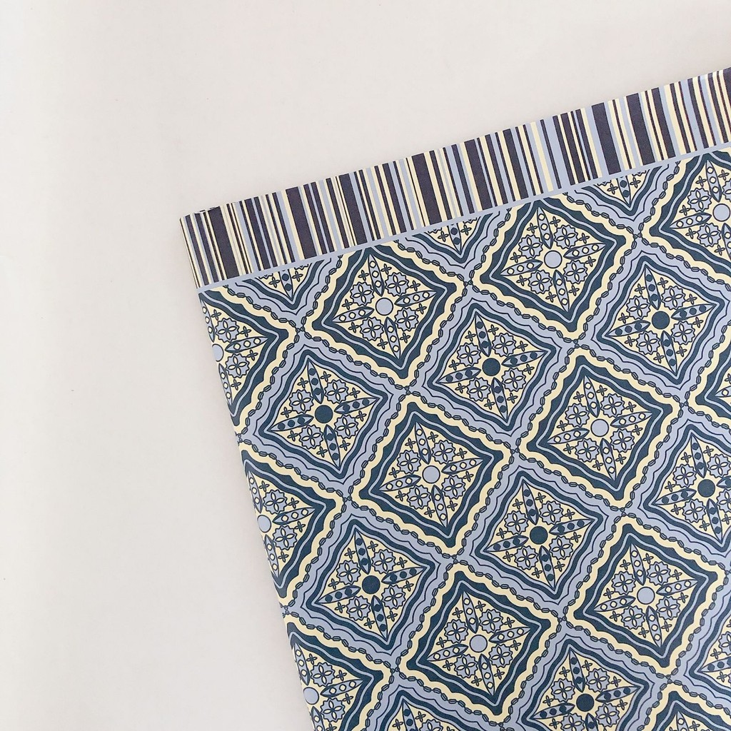 

Kertas Kado Batik Saput Biru