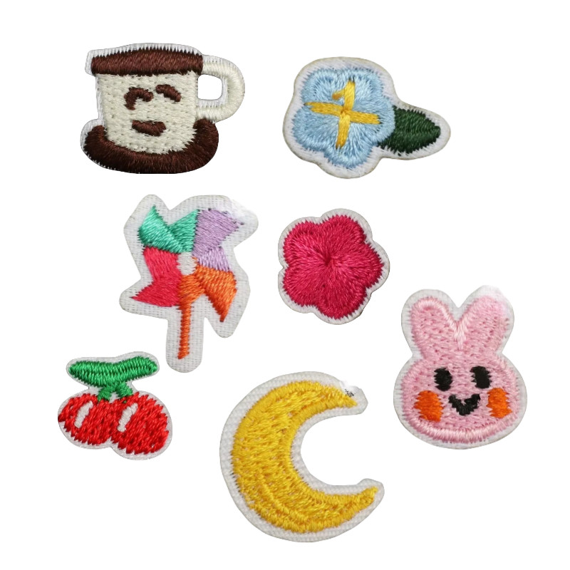 

Small Embroidered Cloth Sticker Korean Handmade DIY Puppy Dog Mini Cute Car Flower Embroidery Label Patch Embroidery Stickers