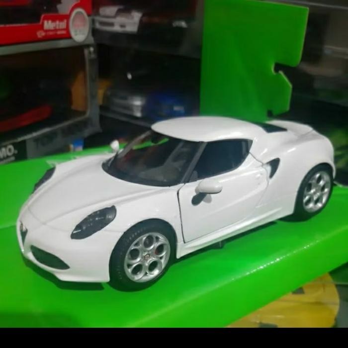 Diecast Welly Skala 1:24 Alfa Romeo 4C Putih Baru Bukan Bekas Komplit ANS99
