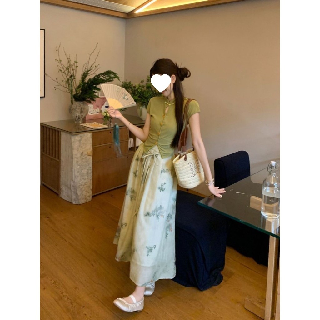 Setelan Gaya Cina Baru untuk Wanita dengan Gesper Pelat Berongga T Baju Kaos2025Set rok dua potong b