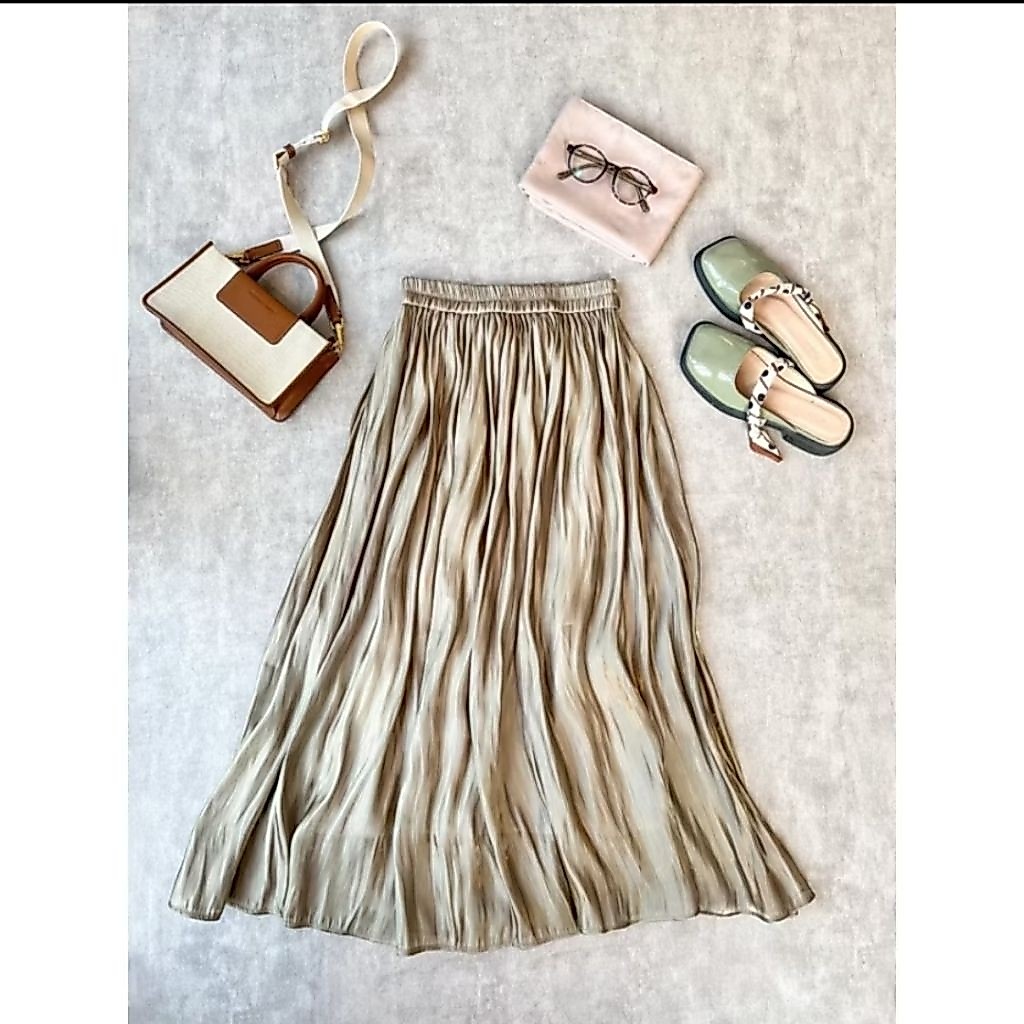 Shimmer skirt byKimkaHijab Olive