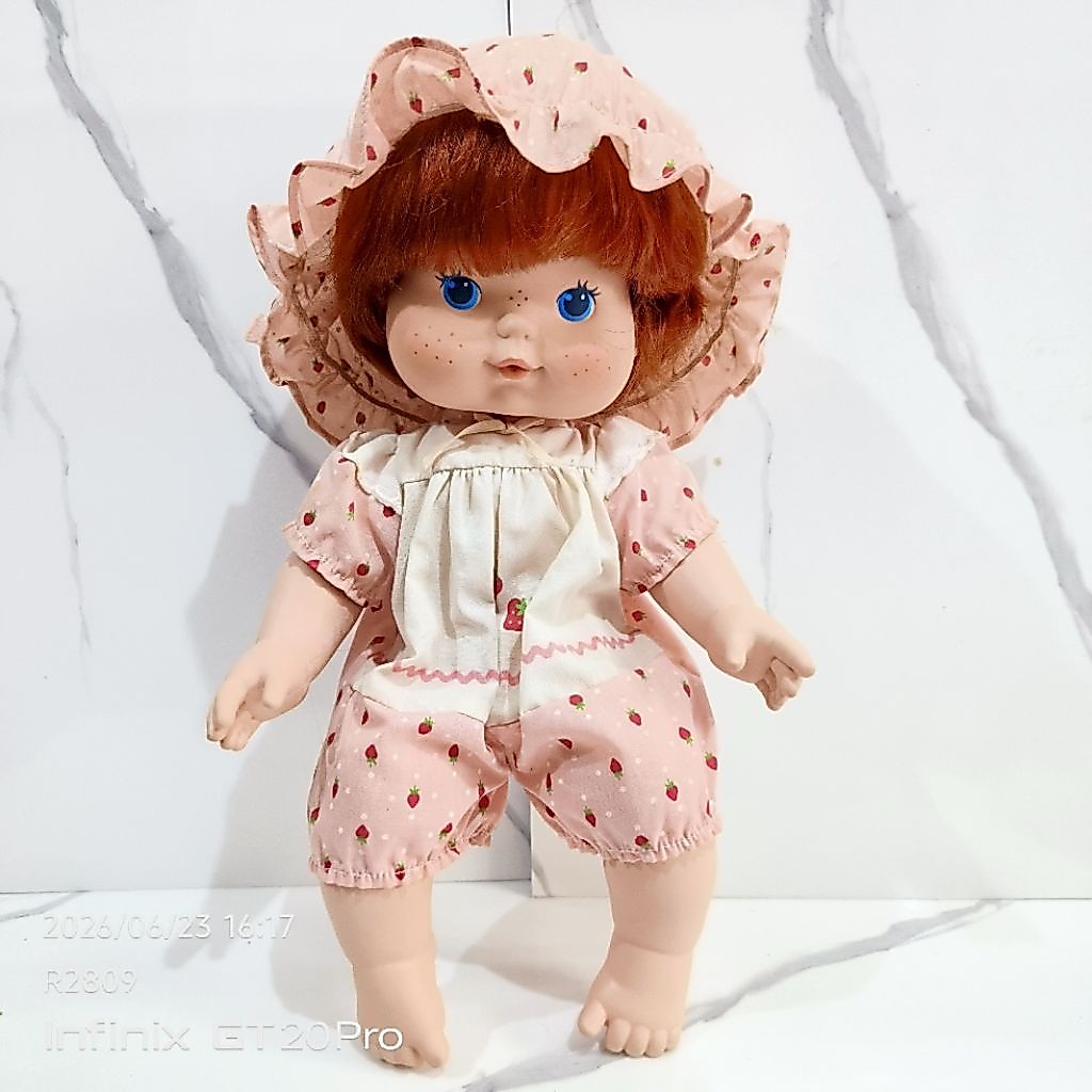 Baby Doll Strawberry Shortcake Blow Kiss Vintage 1982 Kenner