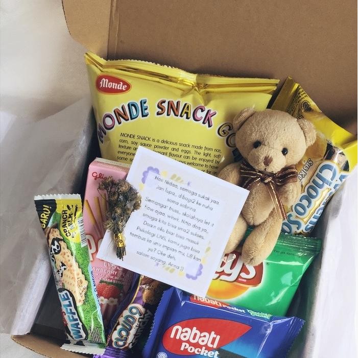 

Snackbox / giftbox / hampers + boneka bear 12 cm free req gift card