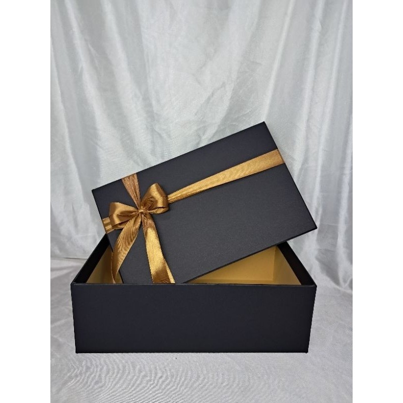 

Gift Box Medium + Kotak Hadiah + 30x18,5x10 cm