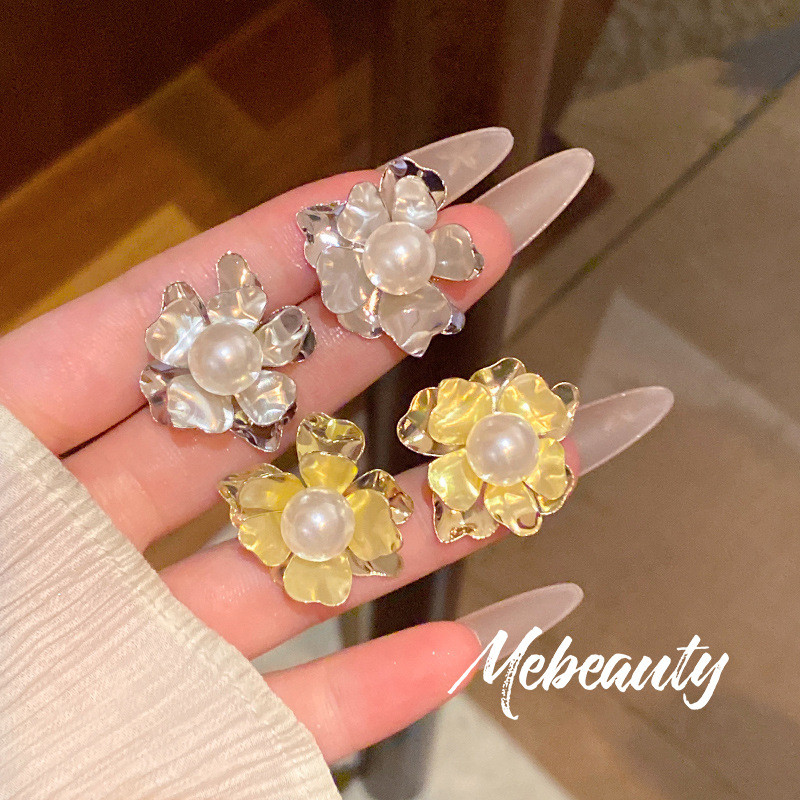 MEBEAUTY Anting Telinga Wanita Bunga Logam Mutiara Mewah Ringan Eksklusif Premium Fashion Z1101