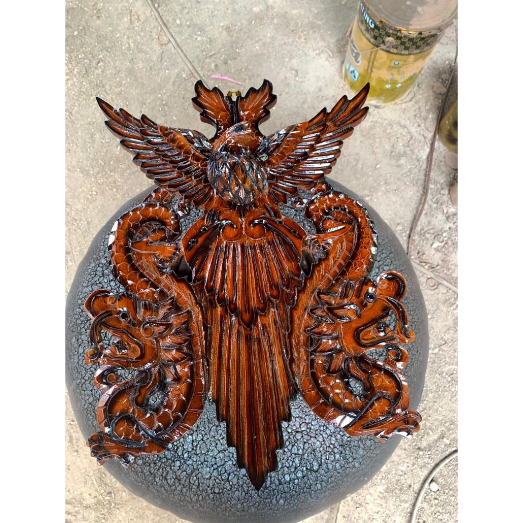 blawong keris dari kayu jati ukir burung Garuda dan naga kembar mewah