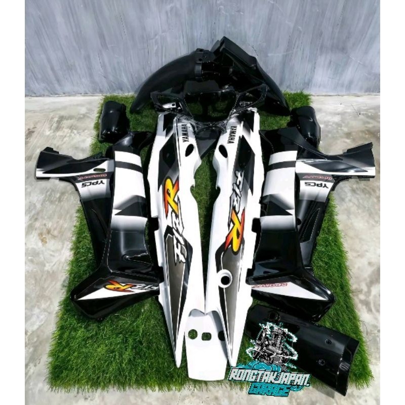 full set bodi halus fiz r f1zr hitam putih ardath 2002 cover body fiz r f1zr sporty 2002 hitam putih