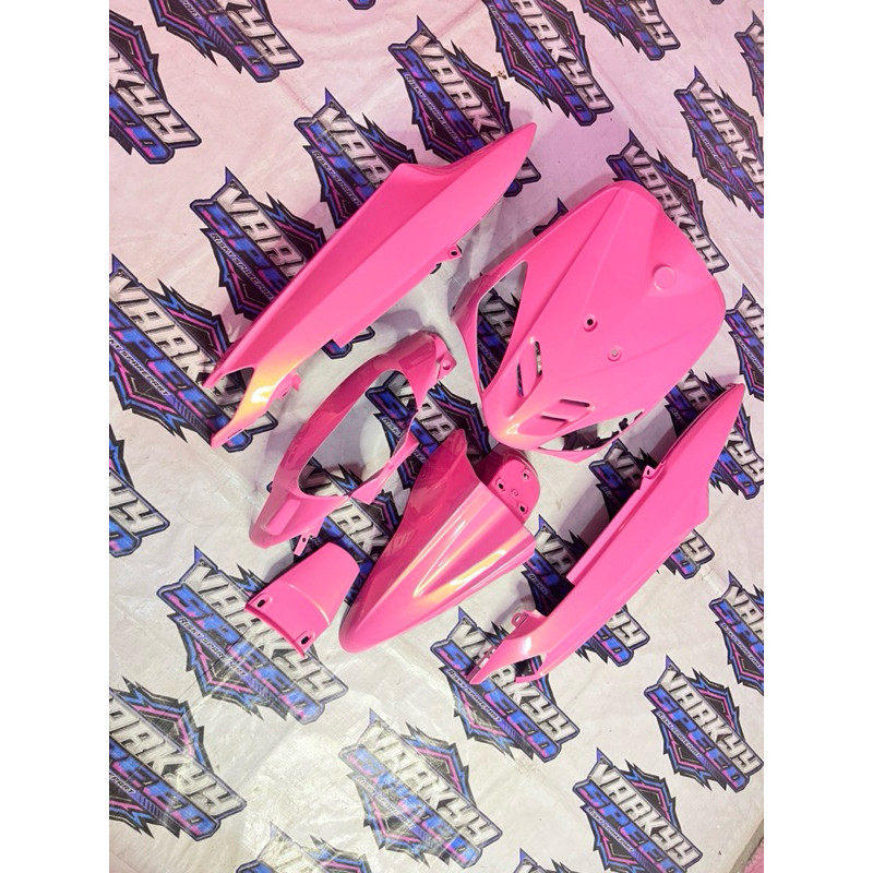 COVER BODI HALUS MIO SPORTY/SMILE PINK KITTY LEMBAYUNG GOLD