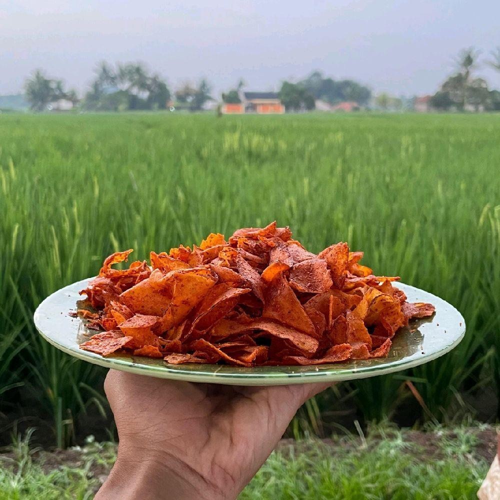 

Kripset Keripik Singkong Pedas Varian Ukuran 100g - 1kg - Cemilan Gurih Pedas Renyah