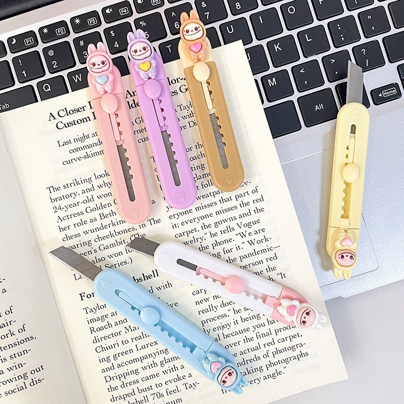 

{Labubu} Cutter Premium - Bear Utility Knife Karakter Labubu Lucu Imut Menarik Premium by Kakabicam