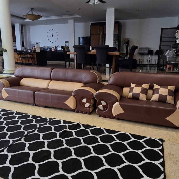 [Preloved]Sofa Kulit/Leather+Meja/Table 4+2 seater