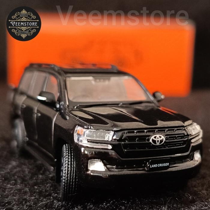 Die Cast 1:64 Toyota Land Cruiser LC200 VXR-V8 2015 RHD [Turnable Wheels] GCD