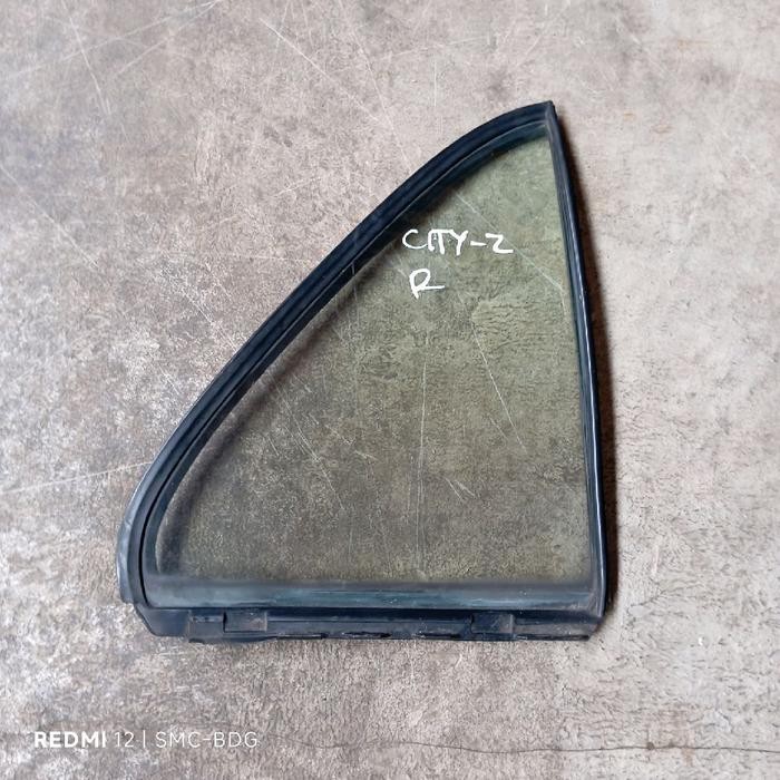 Karet + Kaca mati kaca segitiga pintu belakang kanan mobil Honda City z city type Z  asli original c