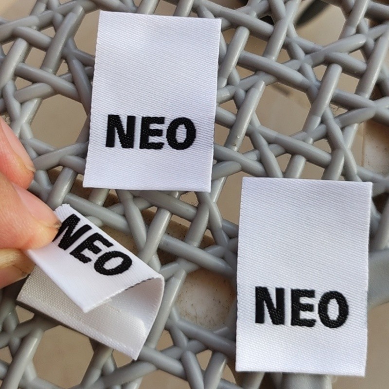 

500PCS Custom Sleeve Label Personalised 3.5 * 2.4 cm End fold Damask polyester Garment Labels