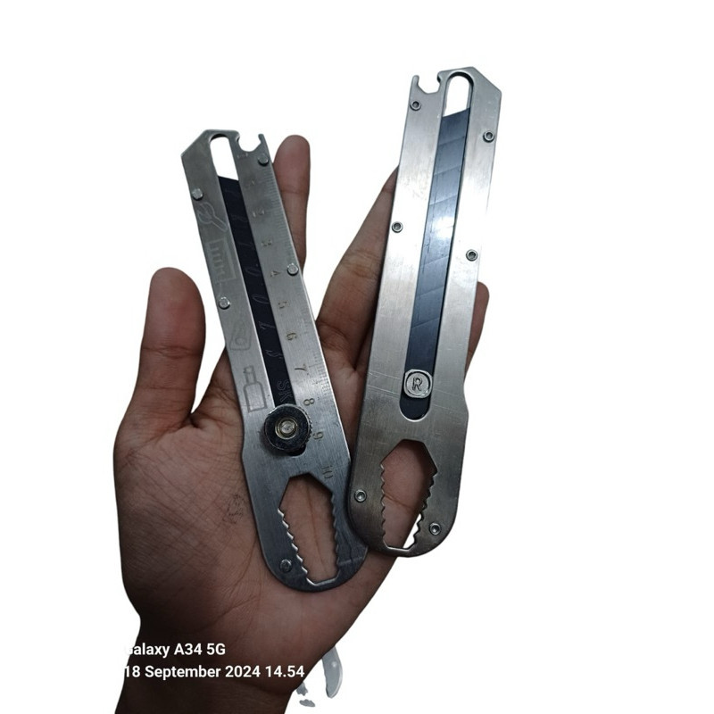 

Cutter Stainless Steel dengan Pengukur/Penggaris Pembuka Botol serbaguna