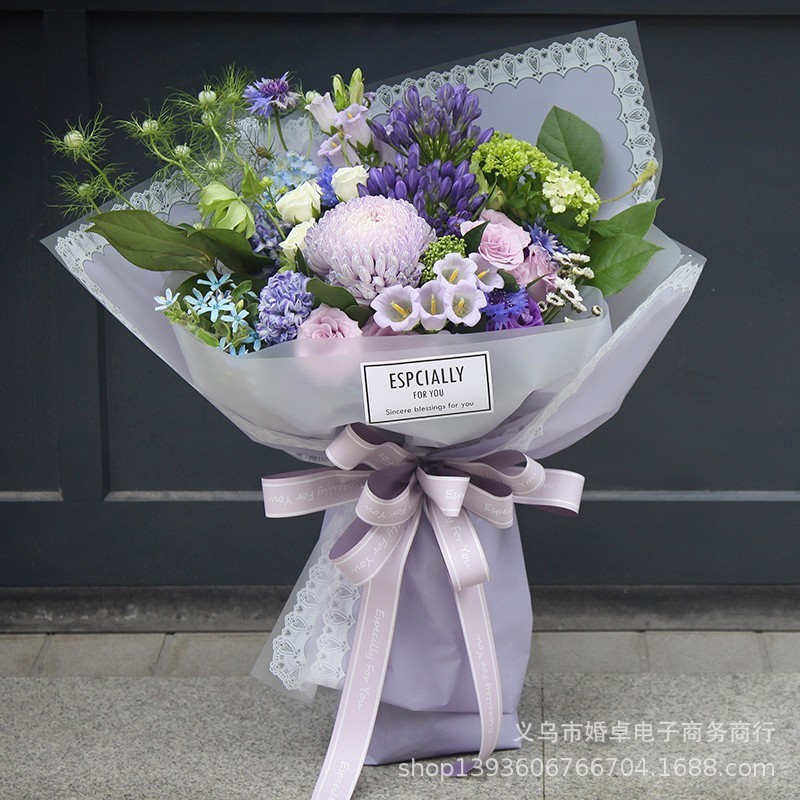 

Sky Floral Wrap 20 Lembar Kertas Buket Bunga MOTIF RENDA LACE BORDER Cellephone Flower Wrapping Paper KB6175