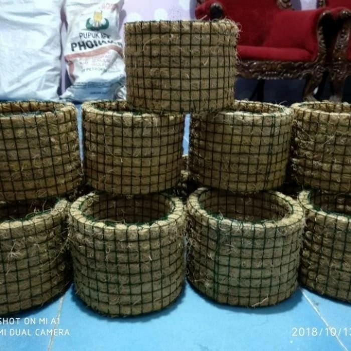 Pot jaring sabut kelapa gantung untuk media anggrek