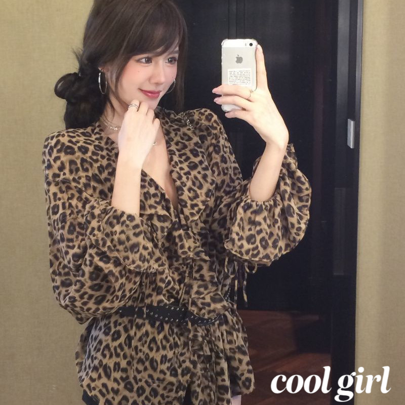 Cool Girl Tipis Blus Chiffon Lengan Panjang Berkerut Motif Leopard Musim Panas Untuk Wanita