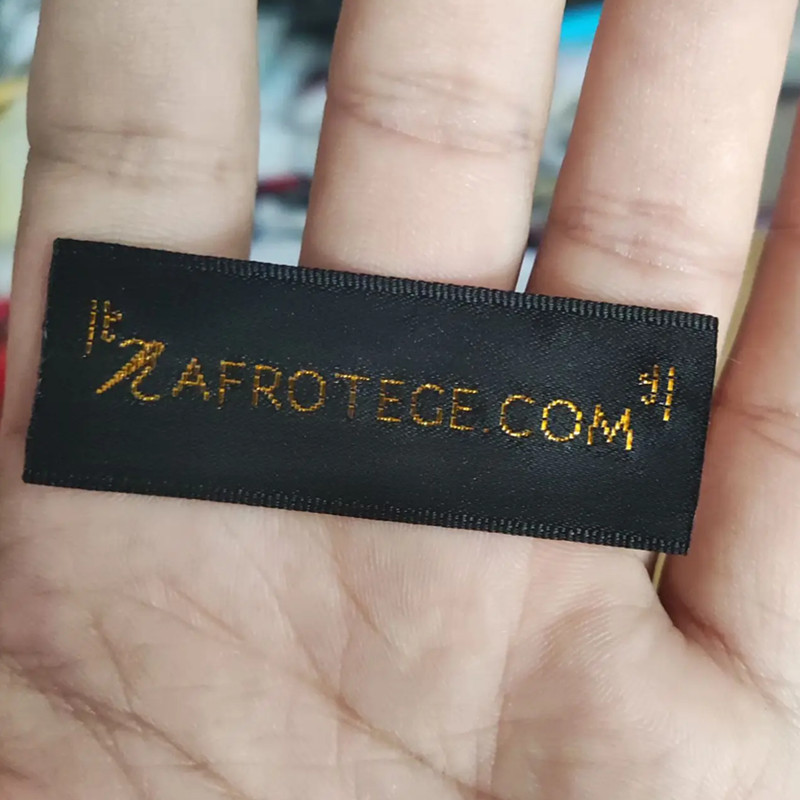 

500PCS Custom Self adhesive sticker Satin Cloth Labels 6 * 2 cm Woven Label precut Black Garment Labels