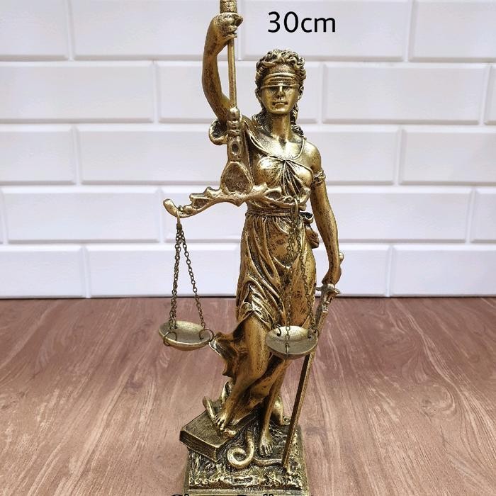 patung justice pajangan dewi keadilan