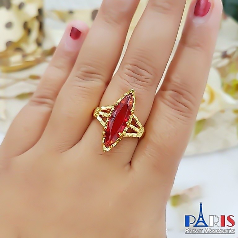 Cincin Pria Dan Wanita Batu Merah Delima Lonjong Cangkang Emas 24K