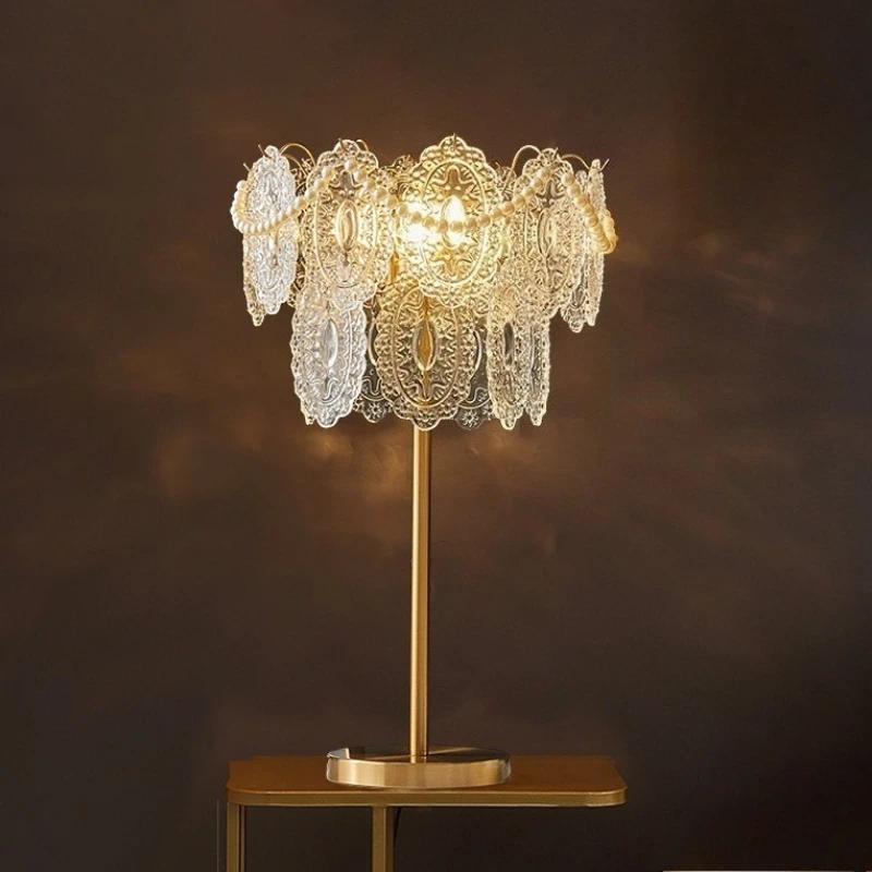 Lampu Lantai Kristal Emas Nordic Lampu Standing Hias Mewah Ruang Tamu Sofa Kamar Tidur Amerika