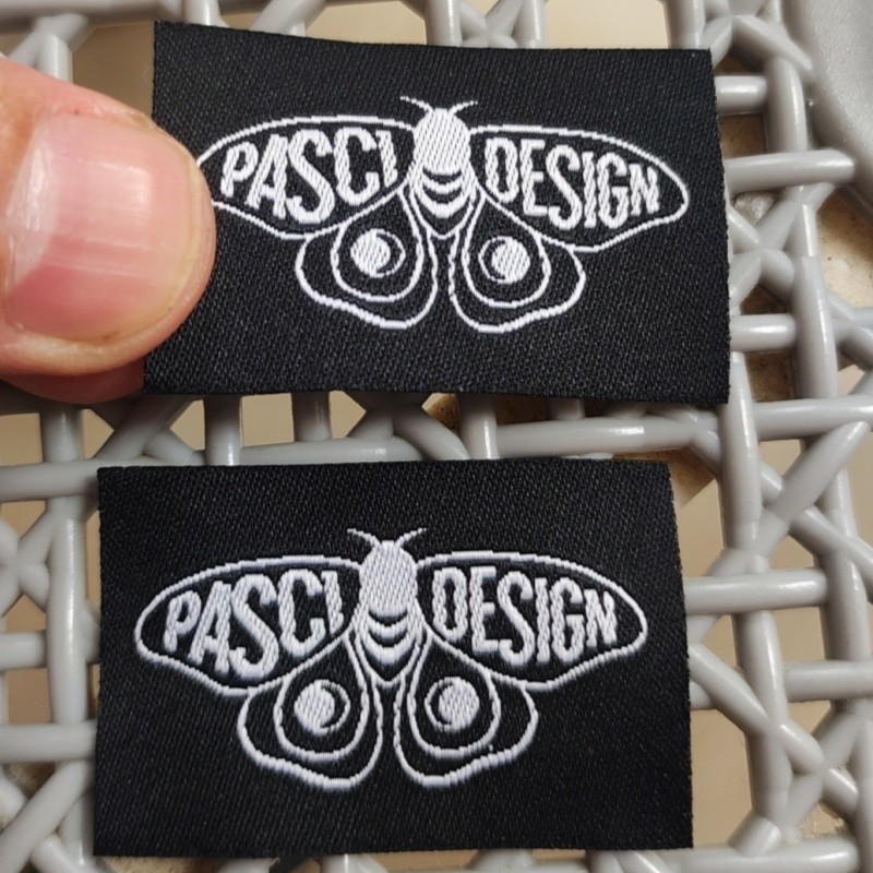 

500PCS Custom Woven cloth Labels 4.5 * 3 cm Personalised Straight cut Black polyester Clothing Label