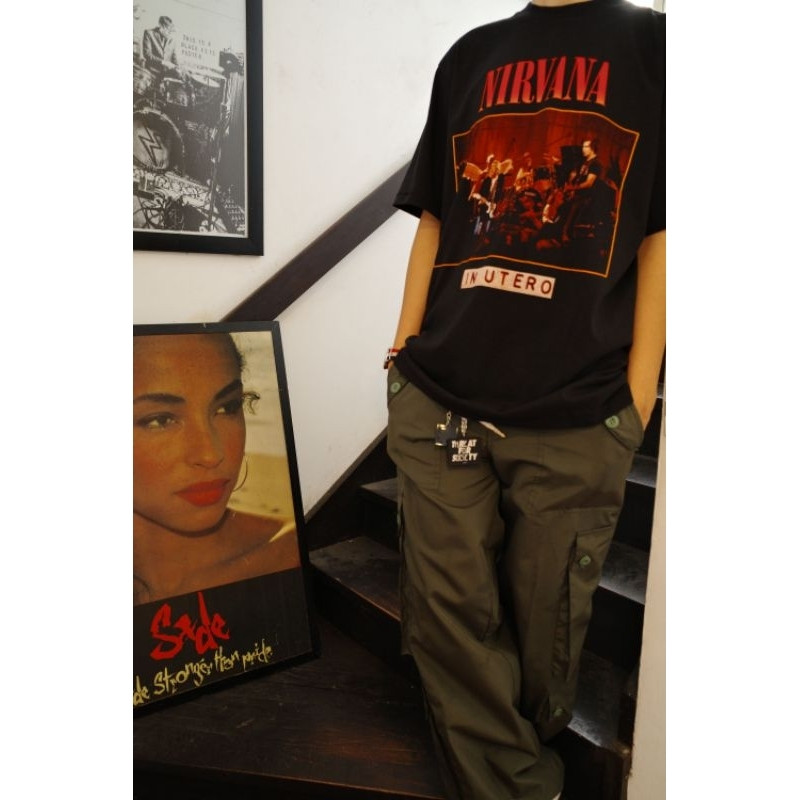 Kaos band tshirt Bootleg Vintage style Nirvana Kurt Cobain MTV 1993 Tour Oversize Tshirt oleh Deadly