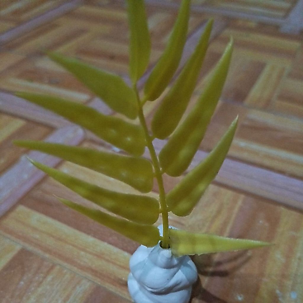Hiasan aquarium plastik daun bambu kuning single