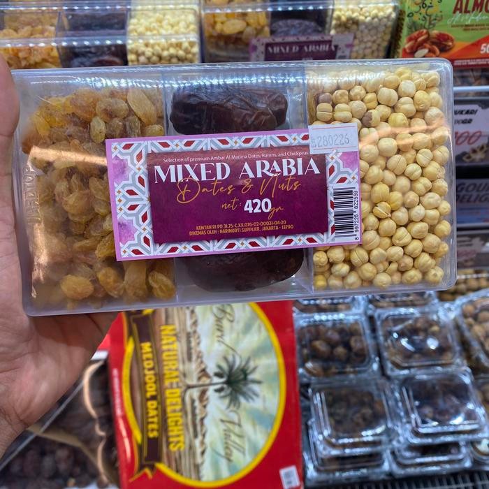 

Mixed arabia dates and nust | kacang arab mix kurma dan kismis box 420 grm