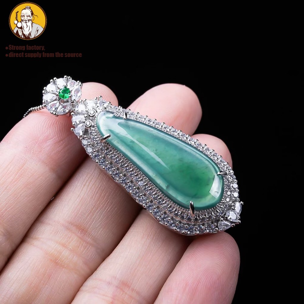 Natural A jadeite, liontin melon air biru es.