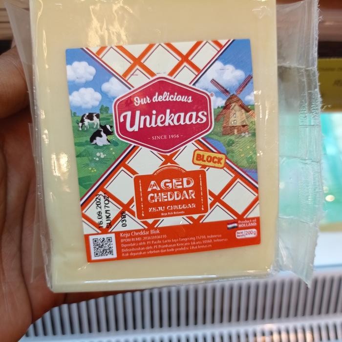 

Keju block aged Cheddar Cheese 200 gram