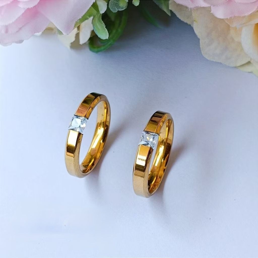 Cincin Titanium Permata Pria Wanita Gold Lapis Emas Anti Karat