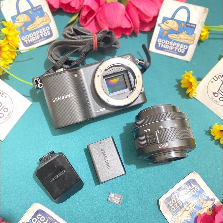 Camera Mirrorless Samsung NX2000 Black / White series Builtin WiFi, NFC & Touch Screen include Lens 