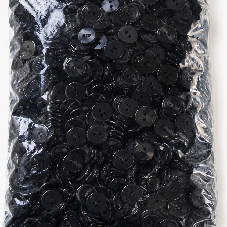 Kancing Baju Hitam 2 Lubang 18L – Isi 20 PCS