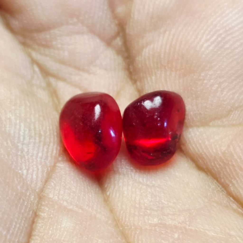 Sepasang kerikil bahan batu merah siam / replika md