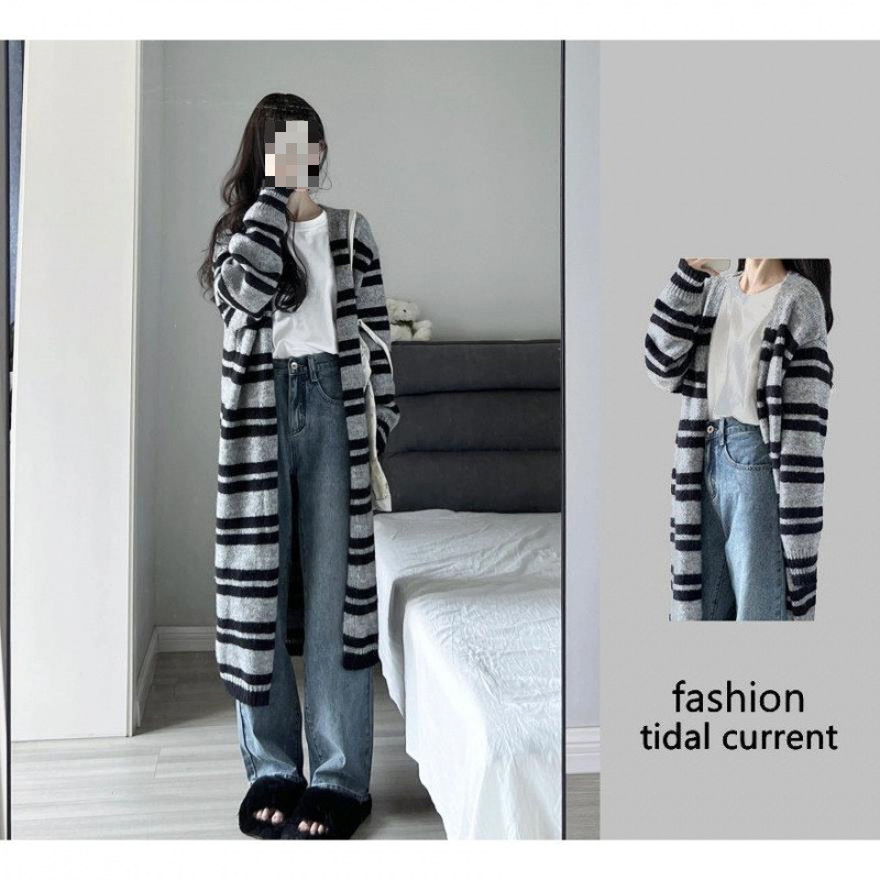 Mantel Sweater Rajut Panjang Bergaris Retro Wanita