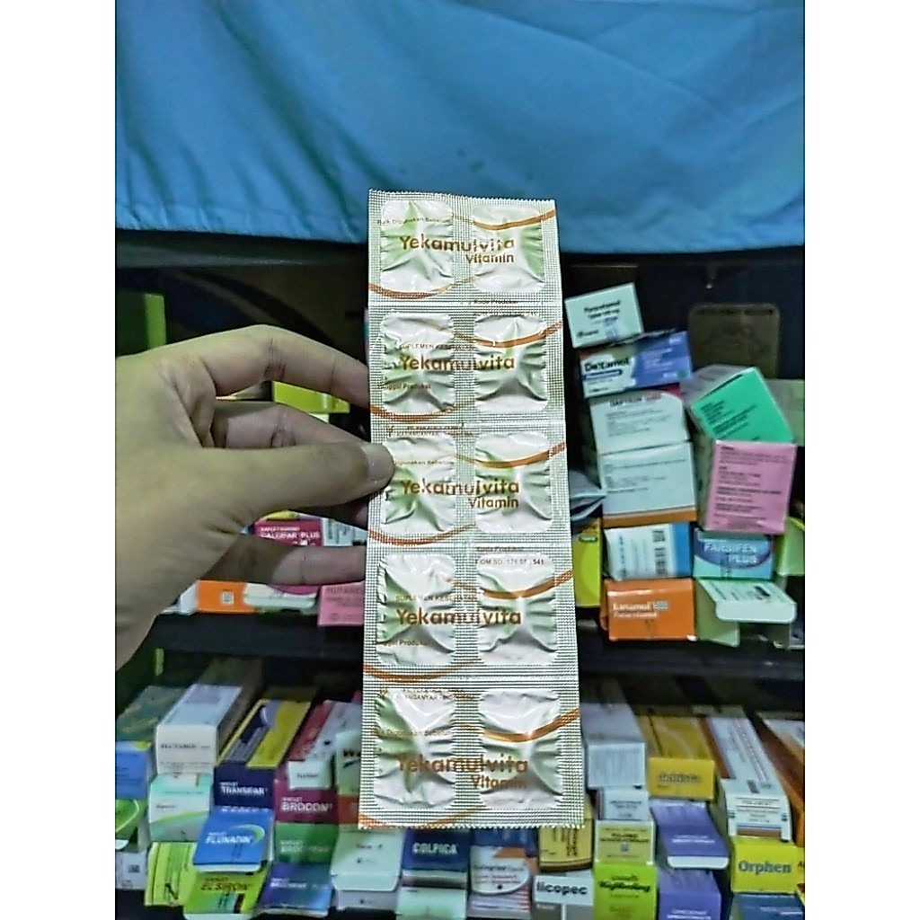 Yekamulvita Kaplet ( Vitamin A, Vitamin B complex, Dan Vitamin D3. )