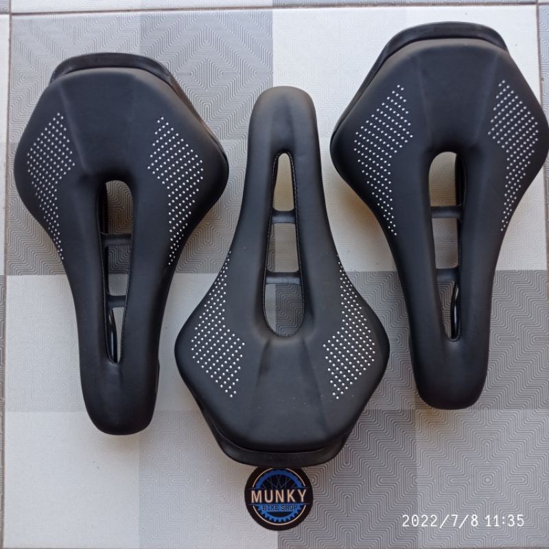 Foto Saddle sadel hollow cushion berlubang empuk lebar nyaman untuk sepeda MTB Seli Road bike