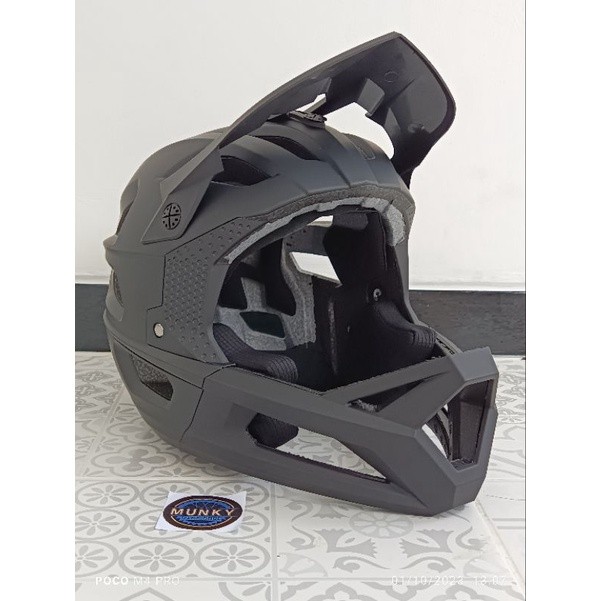 Foto Helm Fullface Full face OEM non Brand untuk Enduro Donwhill MTB not TLD Fox Batfox