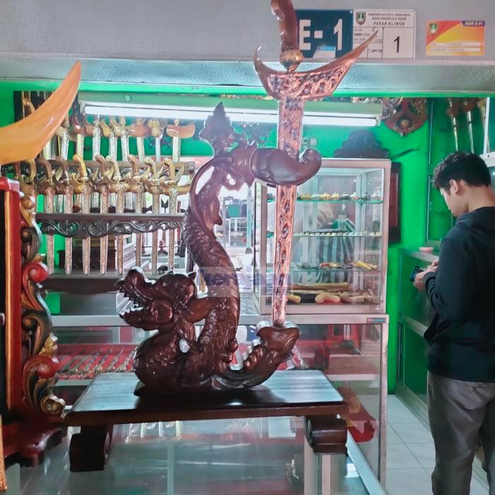 Jagrak Stand Pusaka Ukiran Nogo Sosro Isi 1 Kayu Jati Garap Alusan