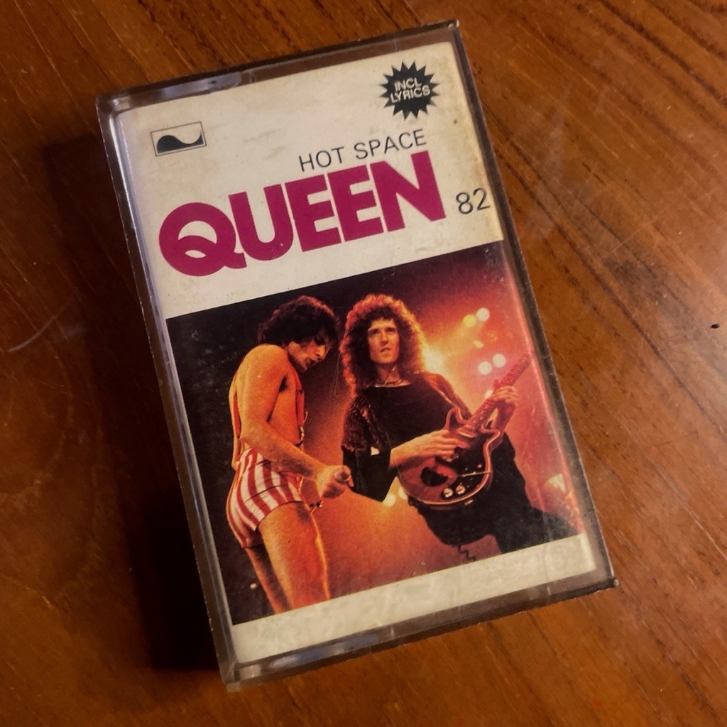kaset pita queen hot space