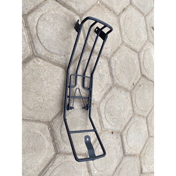 rak jepit tengah rak tengah honda astrea grand bahan besi warna hitam
