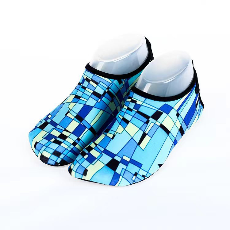 Sepatu pantai terlaris untuk dewasa pria dan wanita anti-sayat anti-selip sepatu air untuk berjalan 