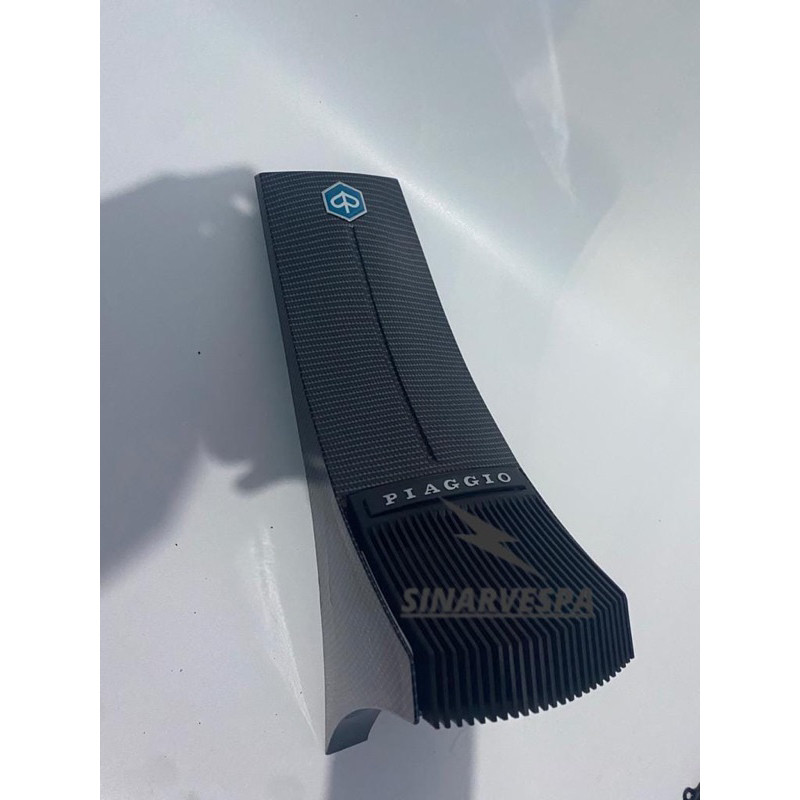 Hidung horncase vespa excel carbon komplit