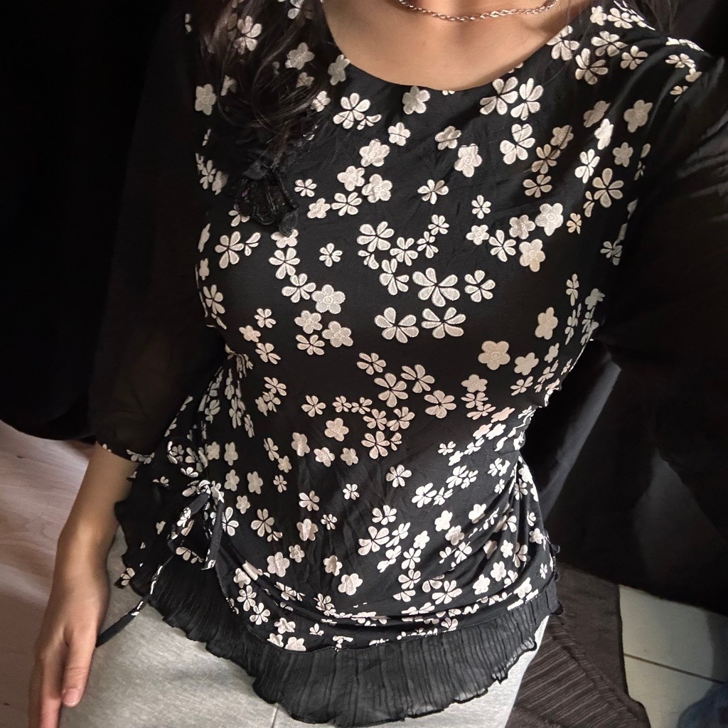 Preloved blouse bunga bunga
