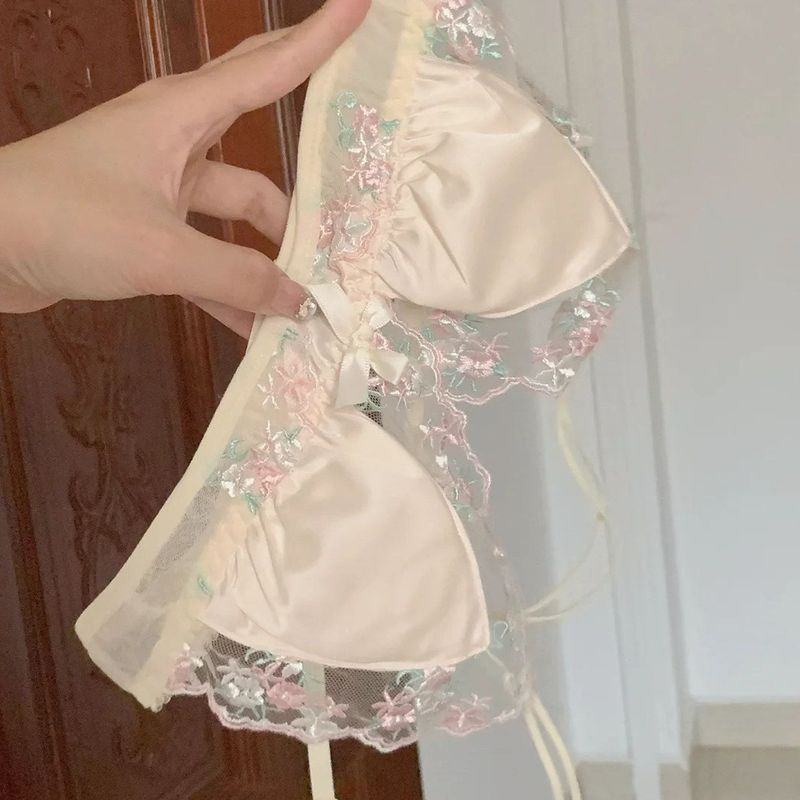 [ Aura Intim] Pakaian dalam renda dada kecil segitiga cup bra set bra renda lembut cup A ideal