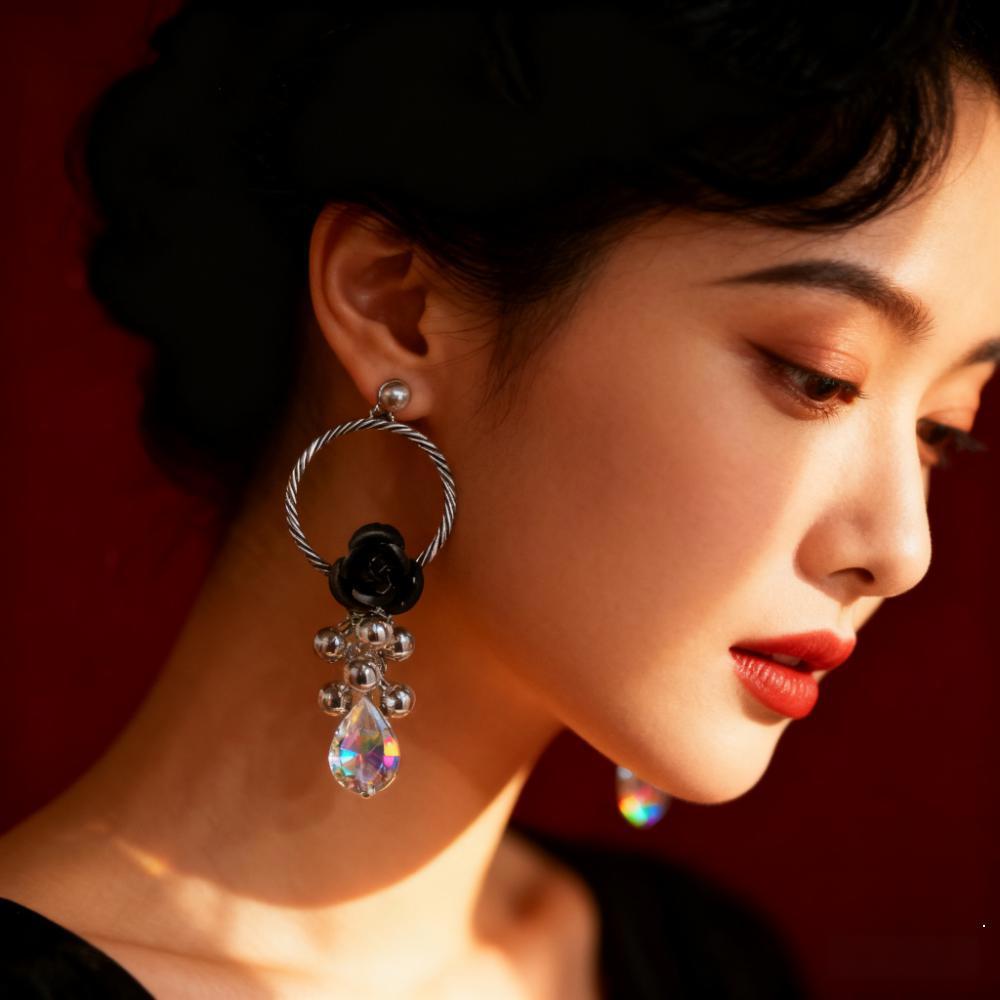 Glamorousky Anting Mawar Hitam Elegan dengan Kristal Kaca - Anting-Anting Perhiasan Wanita Mewah Des