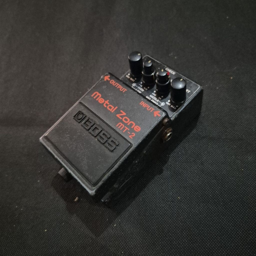 Efek Gitar Boss Metal Zone MT-2 Second Kondisi Mulus
