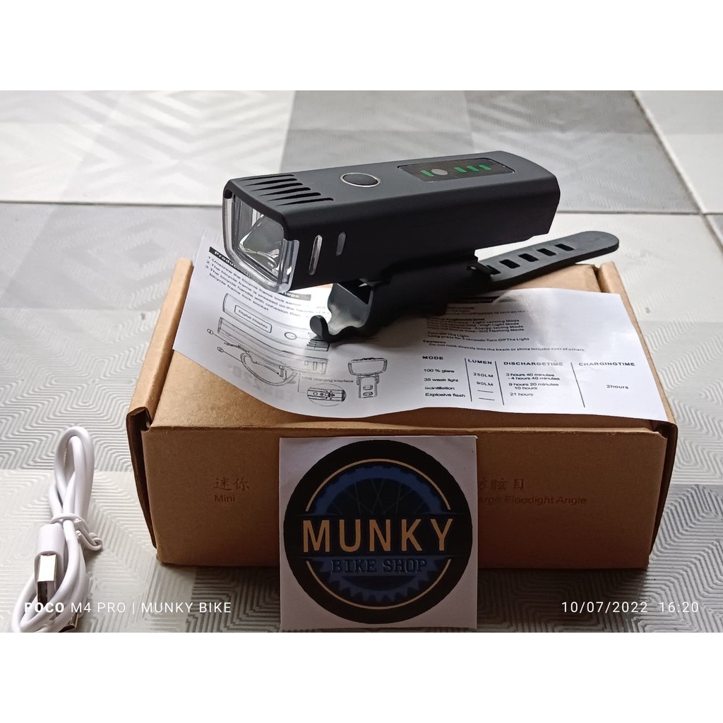 Foto Lampu Depan Automatis intesitas cahaya Sepeda LED USB Rechargeable cas charge